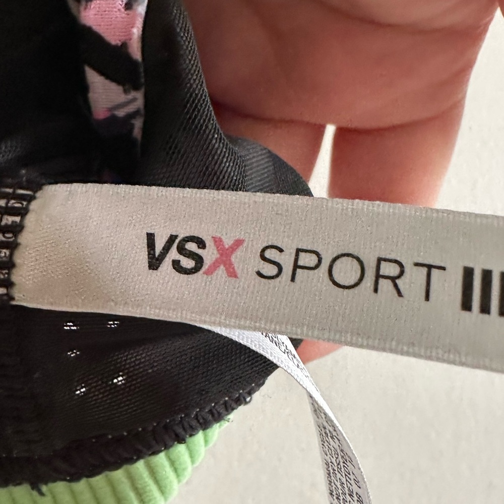 Victoria’s Secret VSX Sport Athletic Crossback Adjustable Strap Sports Bra - Picture 5 of 6